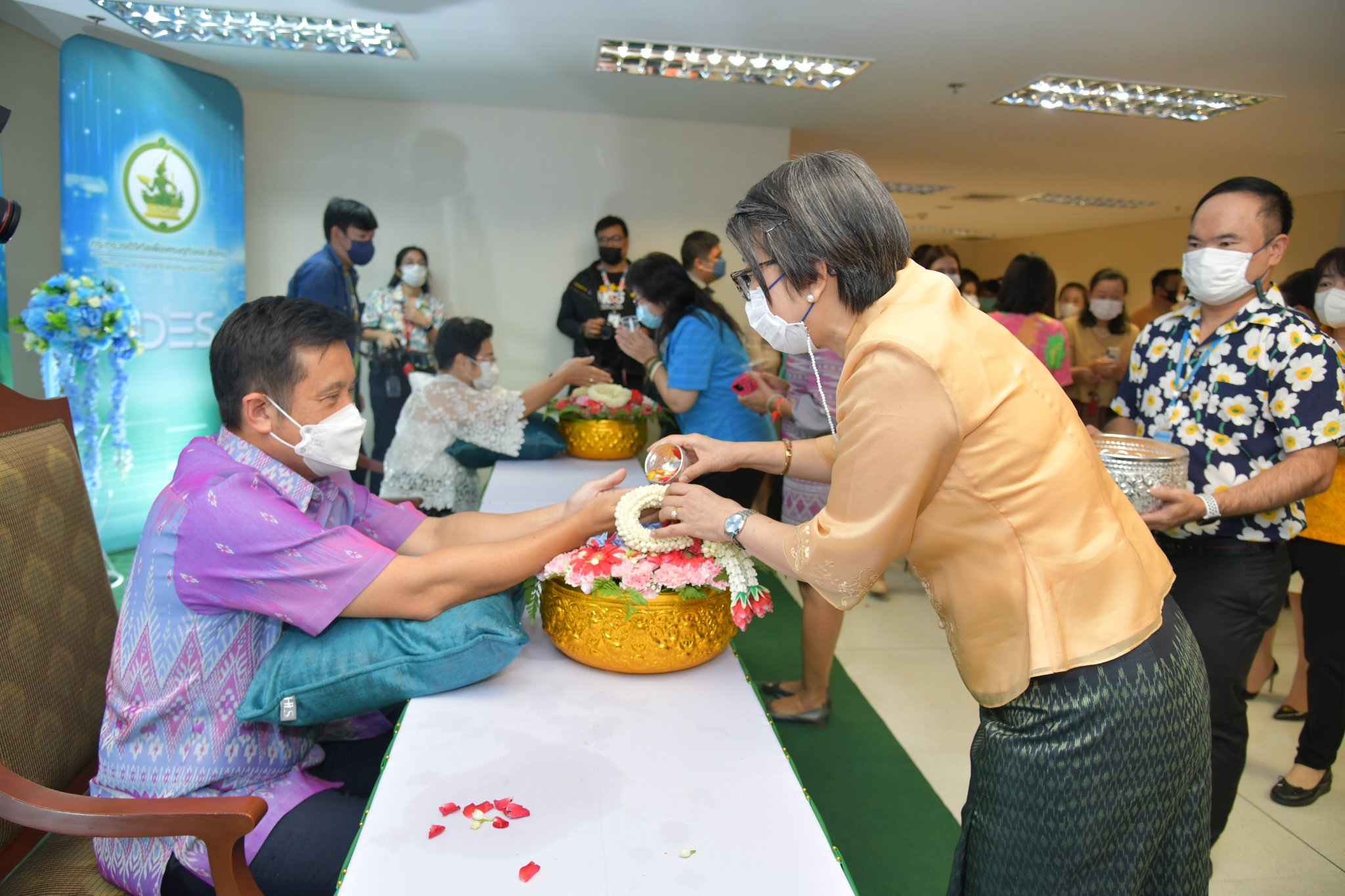 พิธีรดน้ำขอพรผู้บริหารกระทรวงดิจิทัลเพื่อเศรษฐกิจและสังคม